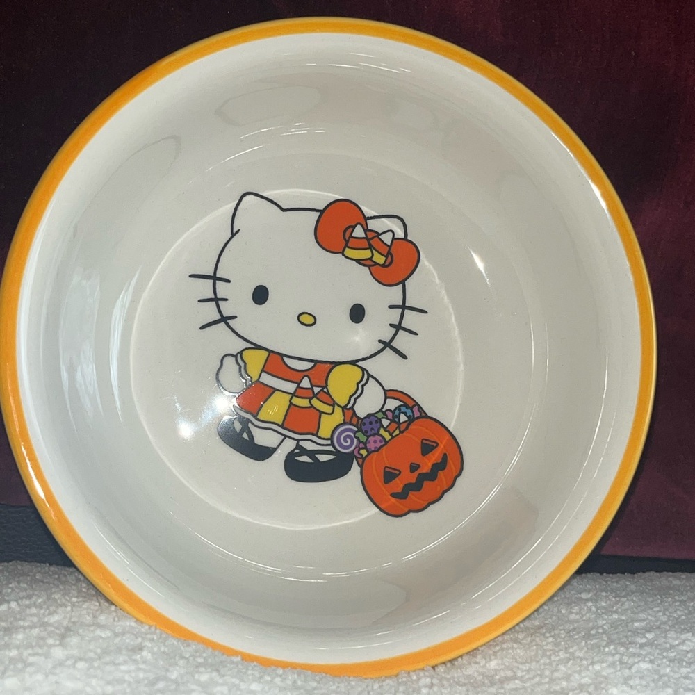Hello Kitty Halloween Ceramic Candy Corn Patterned Pet Bowl NEW